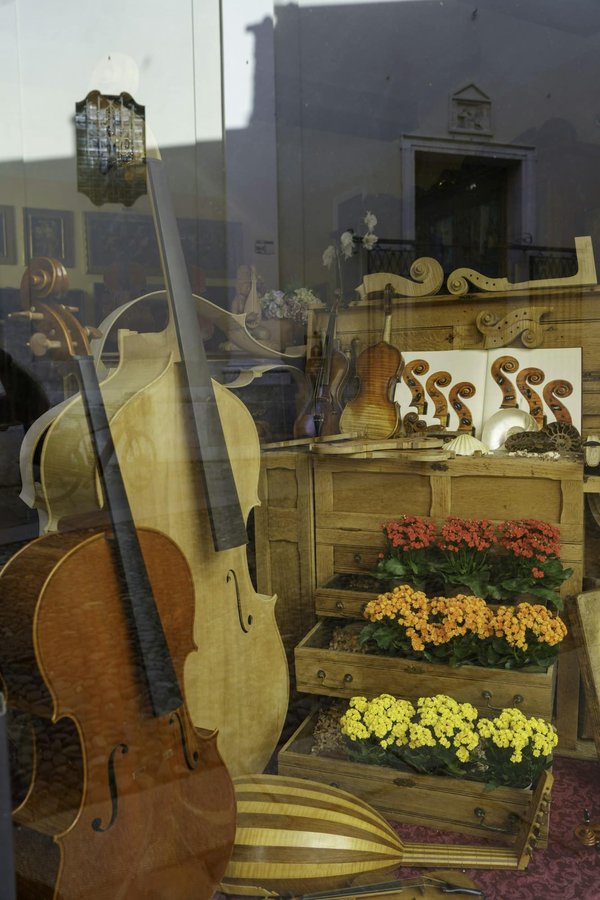 Comment fabriquer un violon traditionnel et quels sont les choix de bois recommandés ?